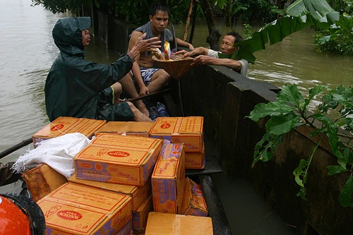 Cứu trợ đồng bào miền Trung - Ảnh minh họa